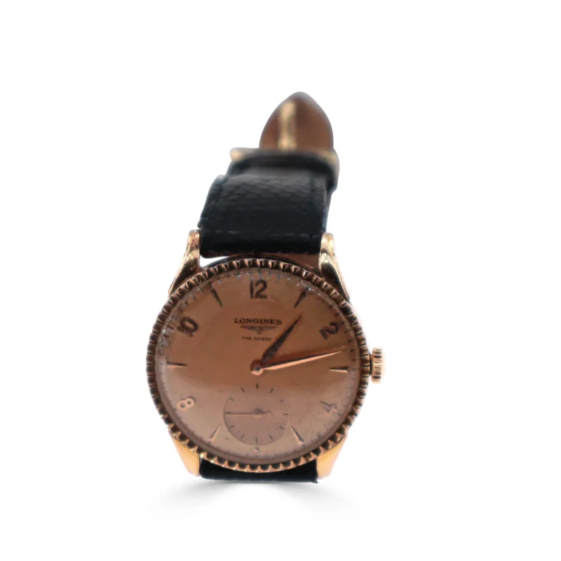 Montre d'homme en or rose 18 carats en or rose avec index chiffres arabes. Cadran du boîtier avec une finition ciselée.
